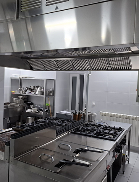 Hotel kitchen with an OPTIMA extractor hood