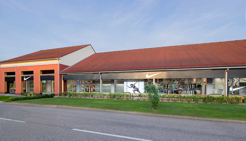 M3 Nike Outlet Polgár szellőztetése, Polgár, Magyarország #1