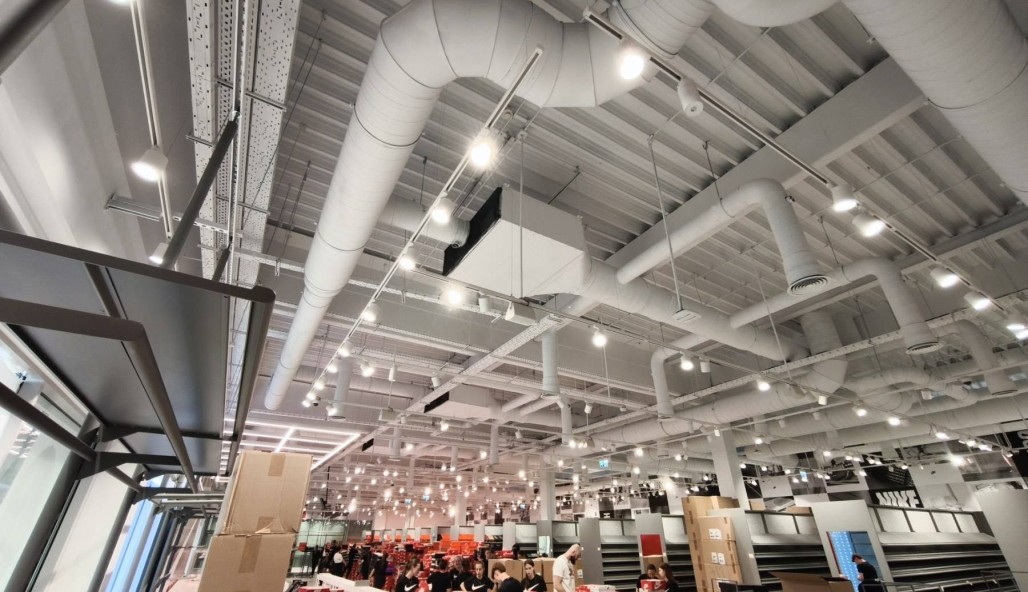 M3 Nike Outlet Polgár szellőztetése, Polgár, Magyarország #2